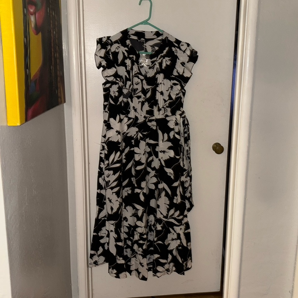Woman’s Dress beautiful black and white floral dress ready for dinner